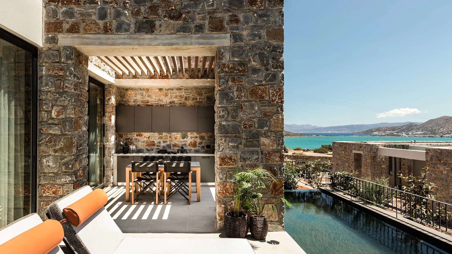Taxi transfer From Heraklion Airport to Domes of Elounda, Autograph Collection